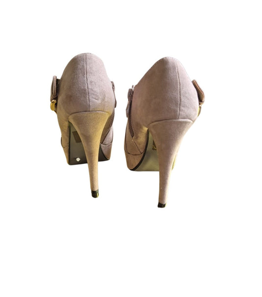 Hoge naaldhak schoen