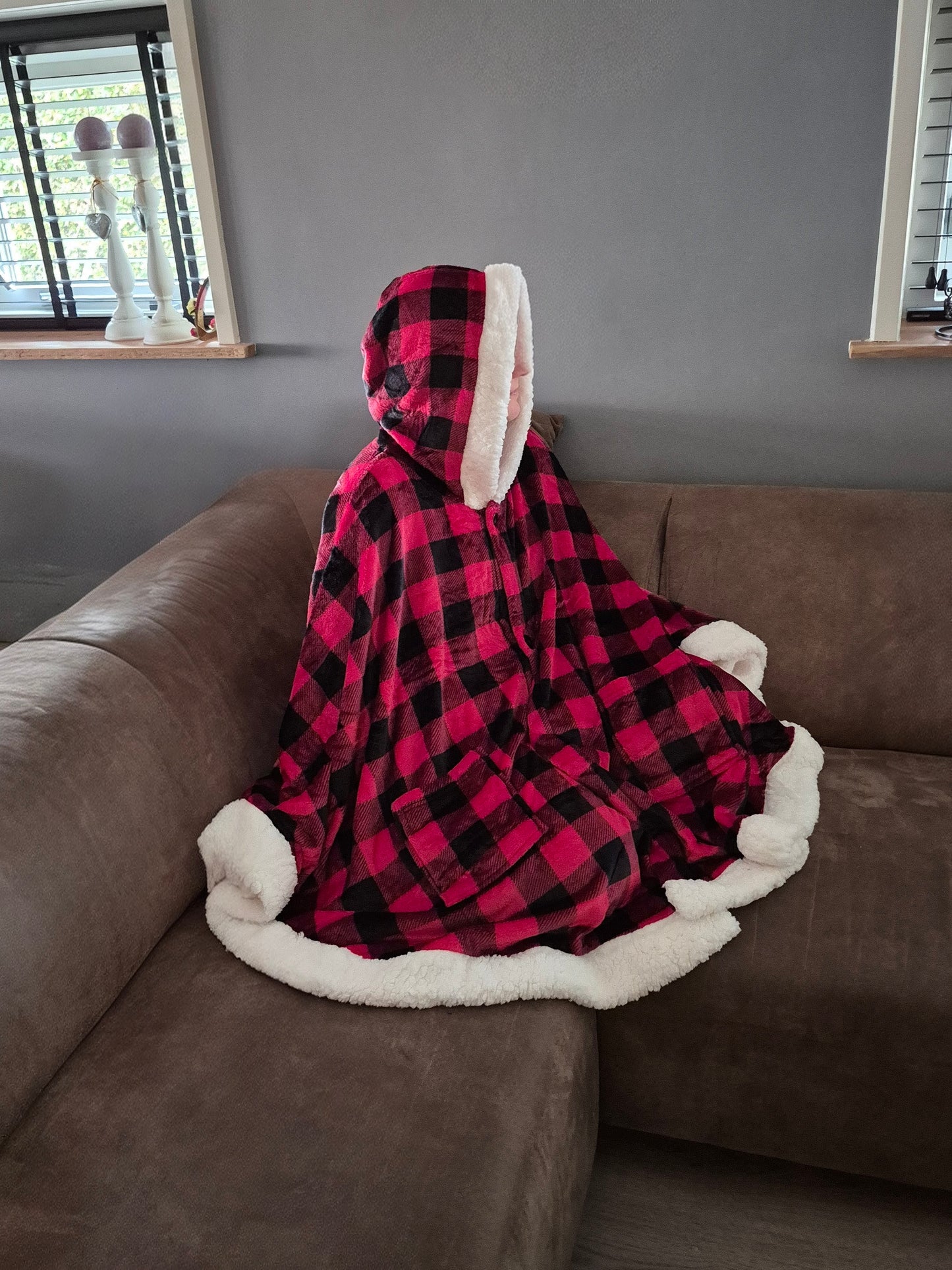 Warme  Poncho - deken met capuchon: Geruit rood / Fleece voor de winterdagen